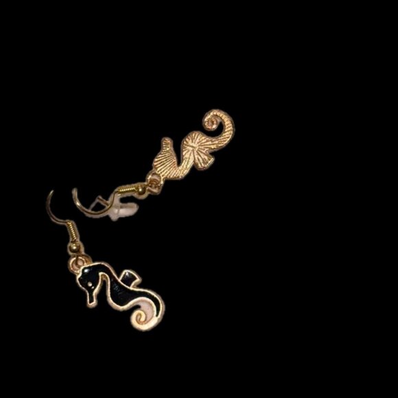 Nordstrom Gold and Black sea horse 🐎 nwt Earrings - Picture 3 of 3
